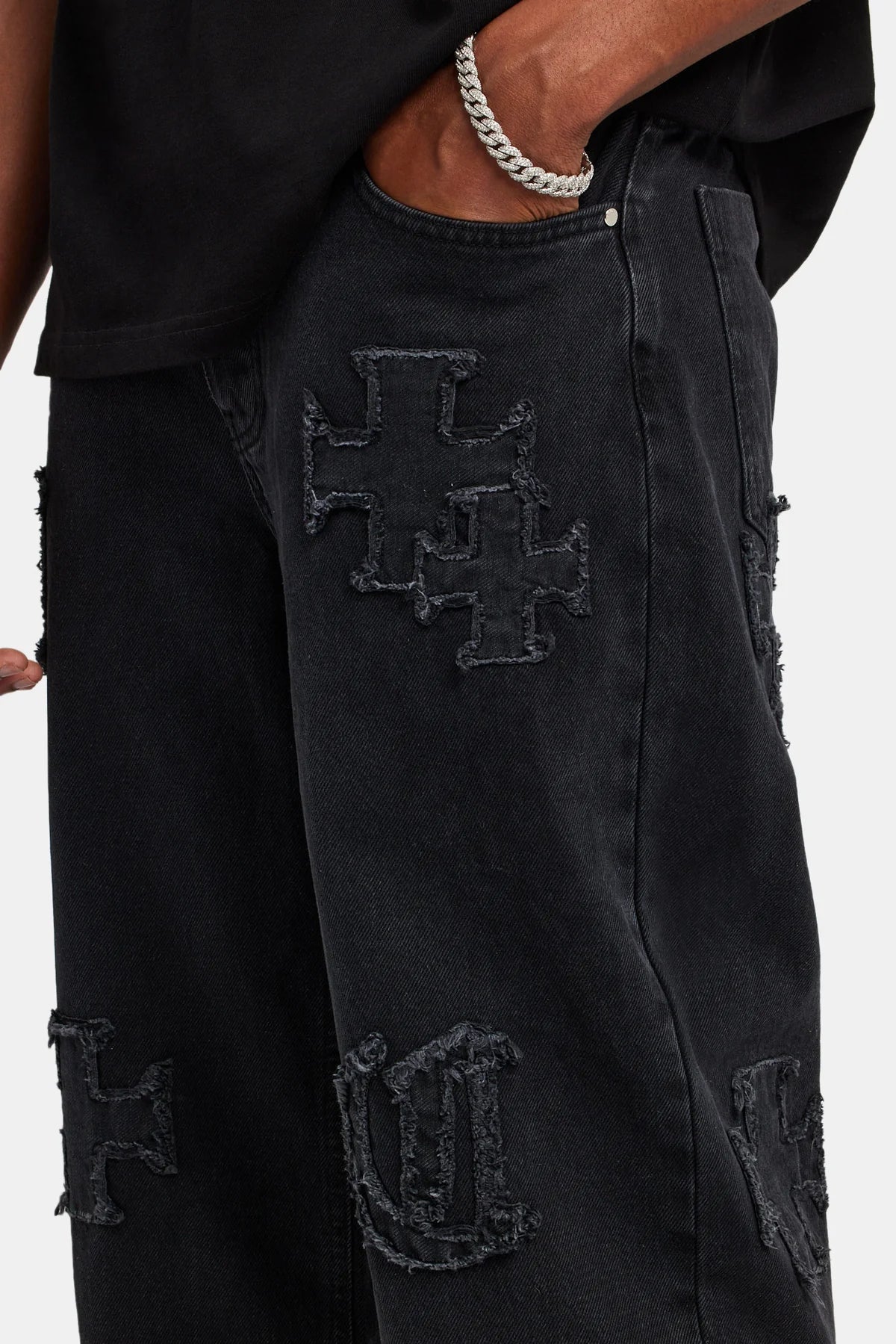 Baggy Raw Edge Applique Jeans